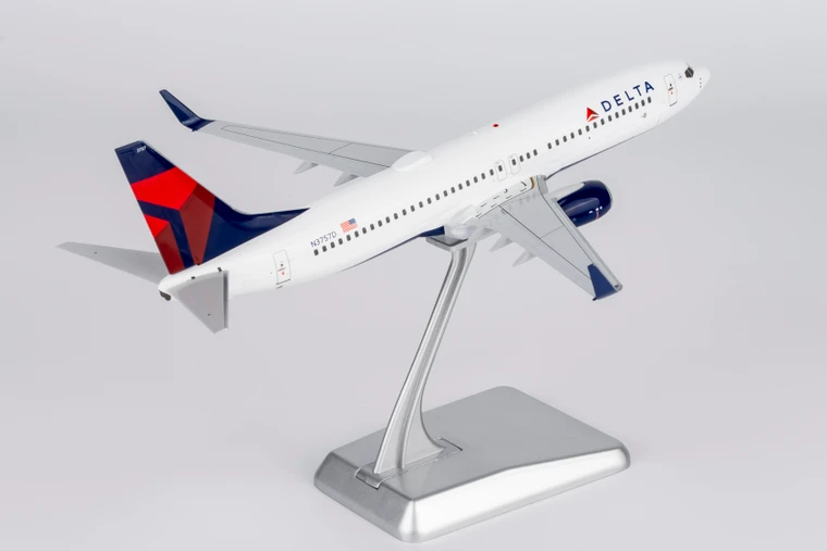 Delta Air Lines 737-800/w N3757D with stand 08061 1:200