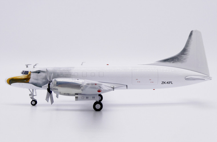 JC Wings Air Chathams Convair CV-580(F) "Bird" Reg: ZK-KFL With Stand XX20549 Scale 1:200