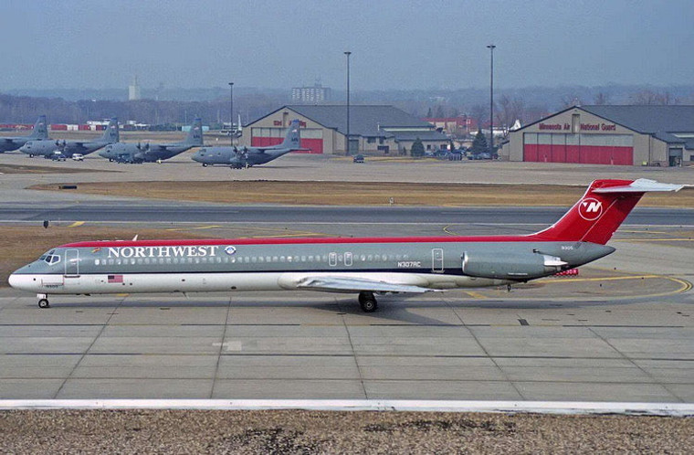 Phoenix Model Northwest Airlines McDonnell Douglas MD-82 Reg: N307RC 04662 Scale 1:400