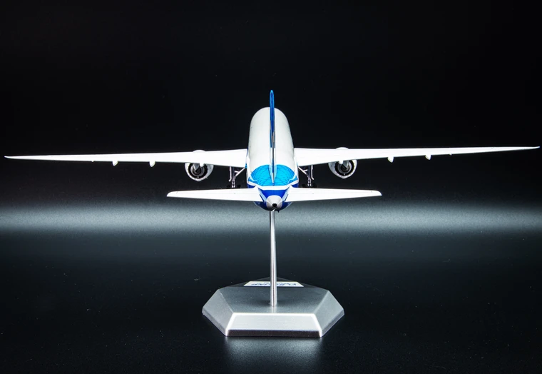 SQ Wings Boeing Boeing 787-10 N528ZC House Color L2040 Scale 1:200