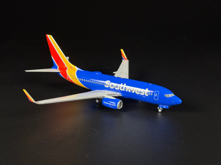 NG Model Southwest Airlines 737-700/w N221WN with stand 05006 1:200