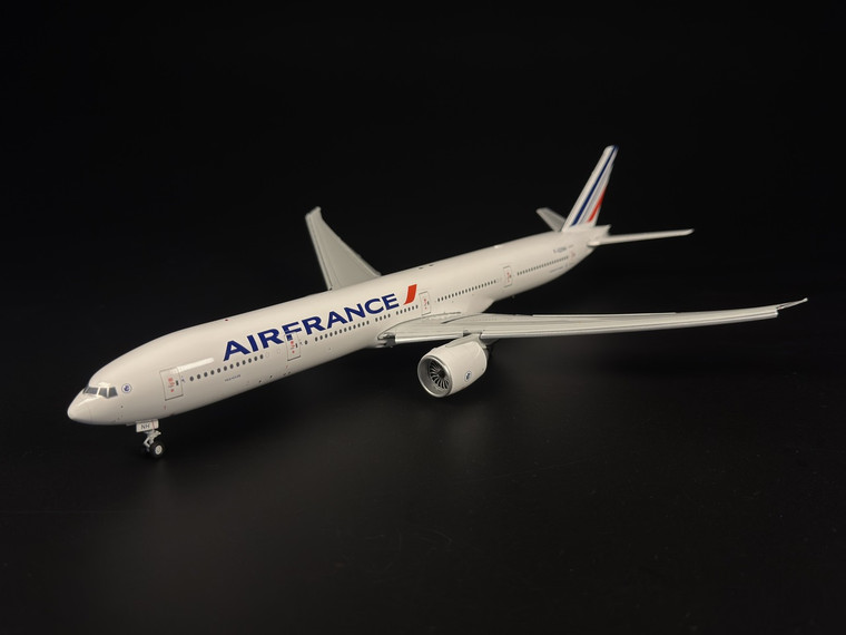 Air France B777-300ER flaps down F-GZNH G2AFR1282F 1:200 (REPAIRED LEFT STABILIZER)