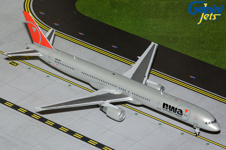 Gemini200 Northwest Airlines B757-300 N587NW final livery; upgraded stand G2NWA1422 Scale 1:200
