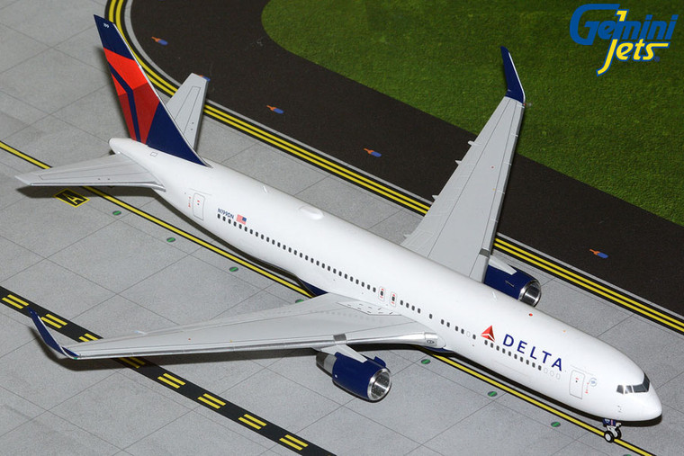 Gemini200 Delta Air Lines B767-300ER(W) Reg: N199DN G2DAL1419 Scale 1:200