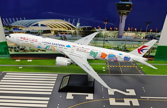 KJ Models China Eastern Airlines Boeing 777-39PER Reg: B-7882 KJ-B77W-226 Scale 1:200