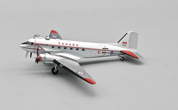 InFlight200 CANADA AIR FORCE DC-3 12933 IFDC3RCAF33 Scale 1:200