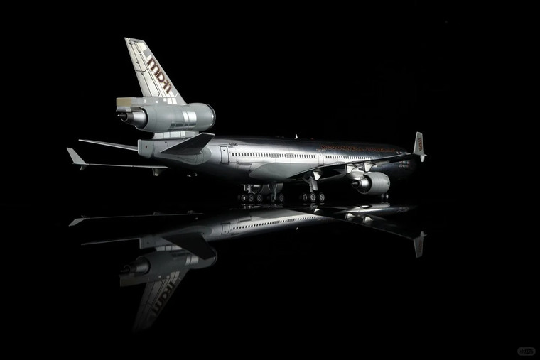 SQ Wings McDonnell Douglas MD-11 Reg: N111MD L2105 Scale 1:200