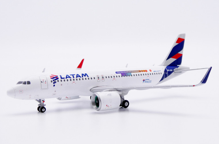 JC Wings LATAM Airlines Airbus A320NEO "LATAM Pass" Reg: PR-XBE LATAM Pass With Stand XX40211 Scale 1:400