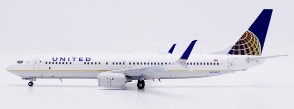 JC Wings United Airlines Boeing 737-900ER Reg: N37437 With Stand XX20619 Scale 1:200