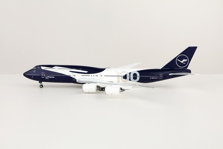 SQ Wings Lufthansa Boeing 747-8 Reg: D-ABYN 