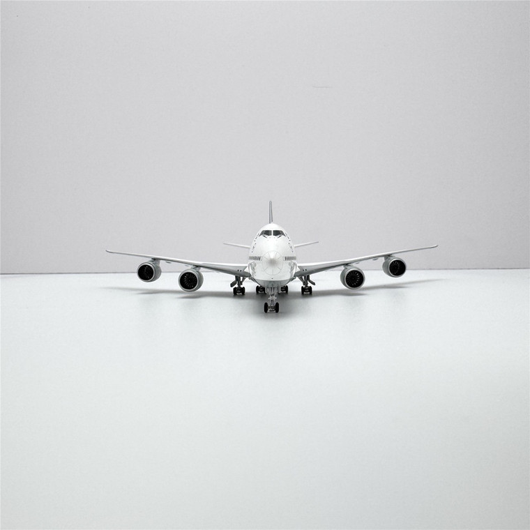 Lufthansa Boeing 747-8 Reg: D-ABYP YY74807 Scale 1:400