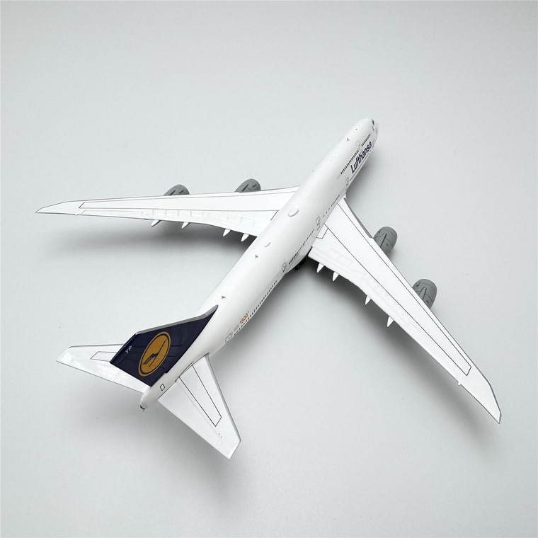 Lufthansa Boeing 747-8 Reg: D-ABYP YY74807 Scale 1:400
