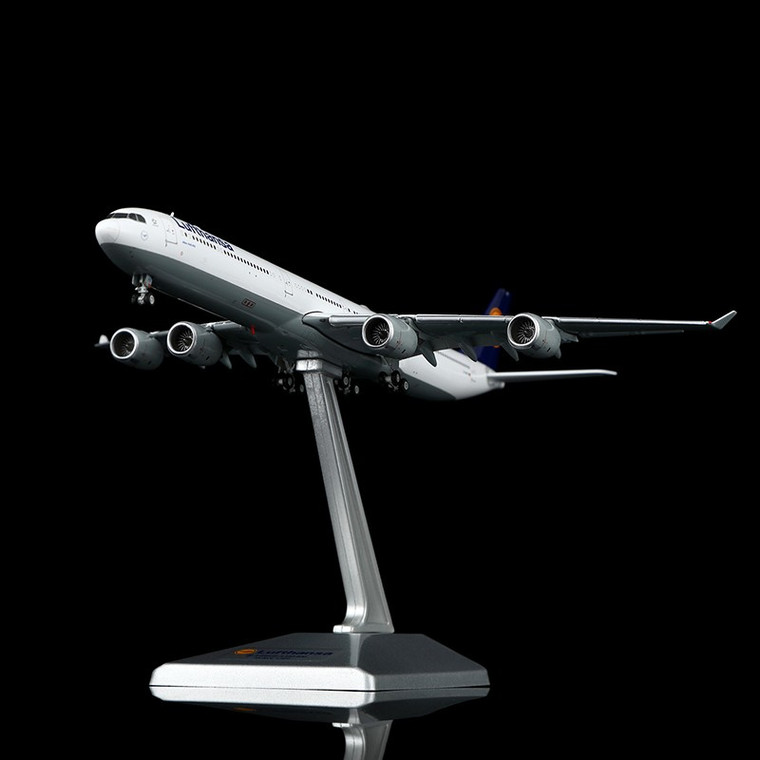 Lufthansa A340-600 Reg: D-AIHZ 