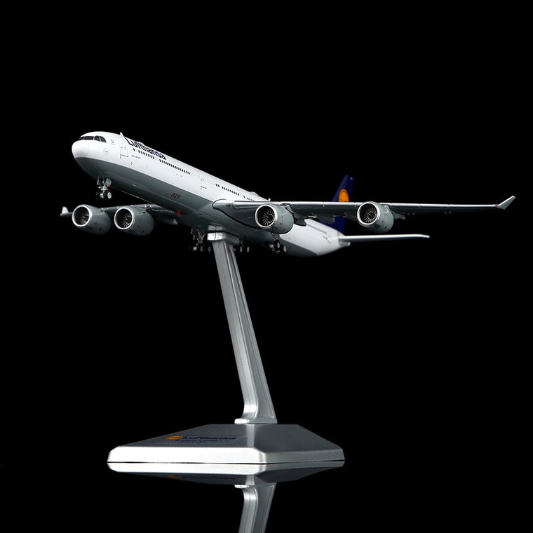 Lufthansa A340-600 Reg: D-AIHZ YY34615 Scale 1:400