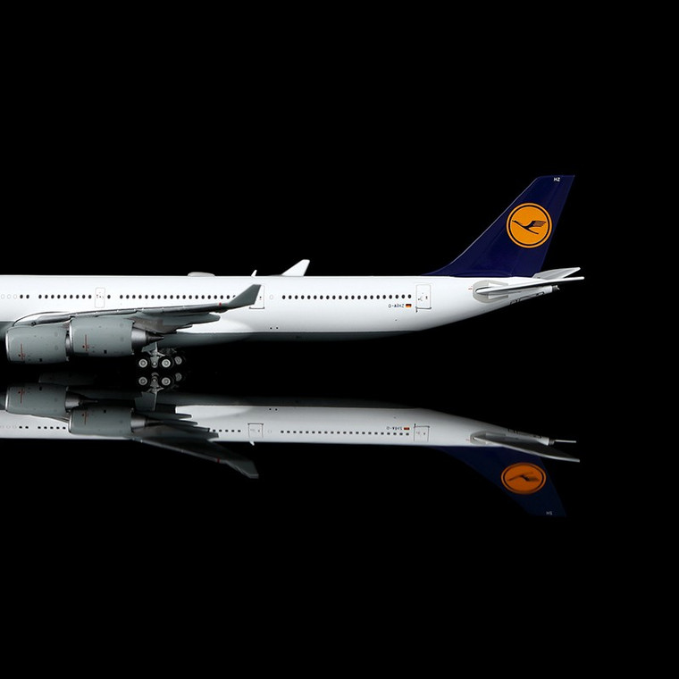 Lufthansa A340-600 Reg: D-AIHZ YY34615 Scale 1:400