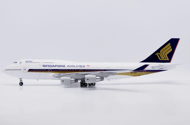 Singapore Airlines Boeing 747-400 "Megatop" Reg: 9V-SPM XX20605 1:200