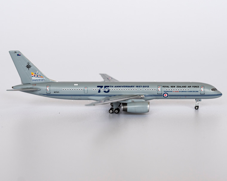 NG Model New Zealand - Air Force 757-200 NZ7571 53145 1:400