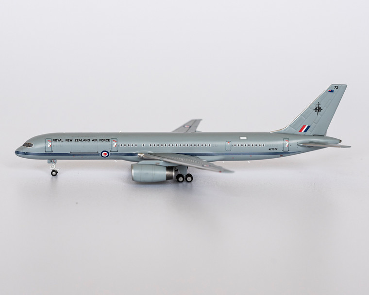 NG Model New Zealand - Air Force 757-200 NZ7572 53146 1:400