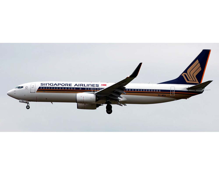Phoenix Model SINGAPORE B737-800(W) 9V-MGA PH4SIA2118 1:400