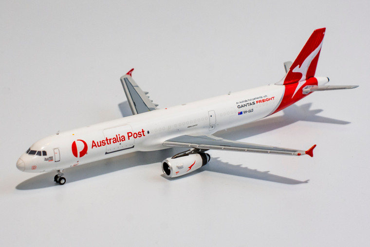 NG Model Qantas Freight The World's First Airbus A321P2F A321-200P2F VH-ULD 13022 1:400