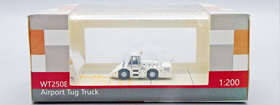 JC Wings JAL Komatsu WT250E Towing Tractor GSE2WT250E03 1:200