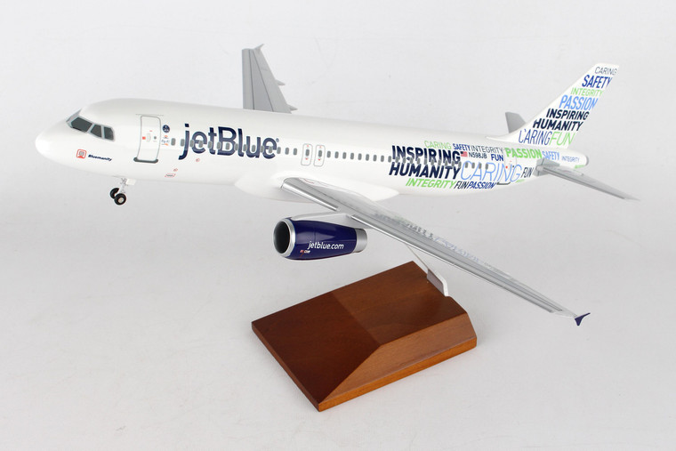 Skymarks Jetblue Bluemanity A320 w/Wood Stand SKR8343 1:100