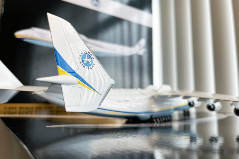 Gemini200 Antonov Airlines An-225 Mriya UR-82060 Display stand