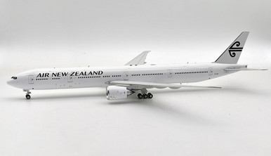 Inflight200 Air New Zealand Boeing 777-367/ER ZK-OKU with stand 