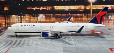 Panda Models Delta Air Lines B767-300ER N176DZ 62430 1:400