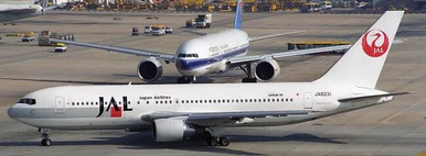 JC Wings 日本航空（JAL） 1:200 トーイングトラクター Amazon | JC Wings 1:200 EW2763006 JAL Japan Airlines 日本航空