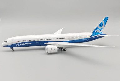 InFlight200 Boeing Boeing 787-9 Dreamliner N789FT with stand