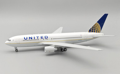 InFlight200 United Airlines Boeing 767-224/ER N73152 with stand