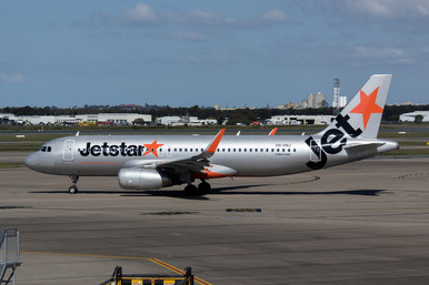 Phoenix Model Jetstar Airbus A320 VH-XNJ 12033 Scale 1:400
