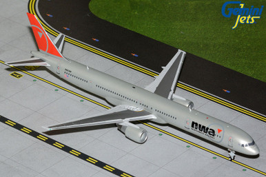 Gemini200 Northwest Airlines B757-300 N587NW final livery