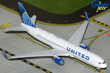 GeminiJets United Airlines Boeing 767-300ER N670UA GJUAL2227 1:400