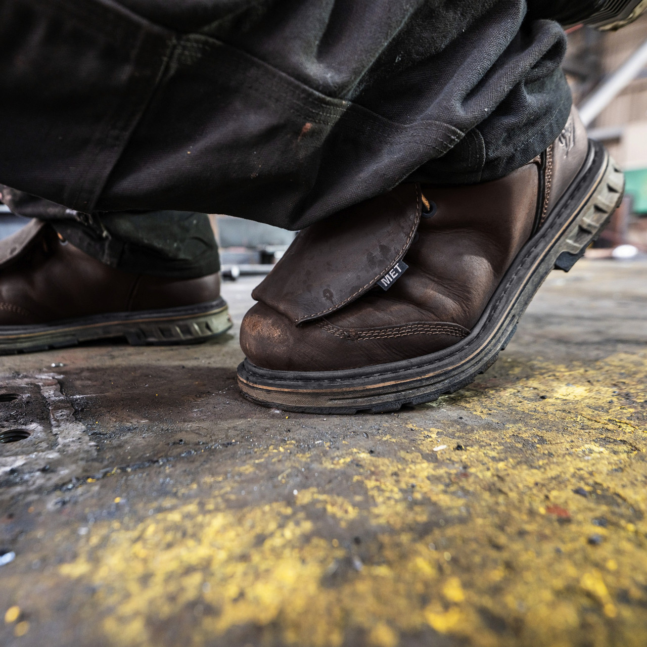 Steel toe boots deals with met guard