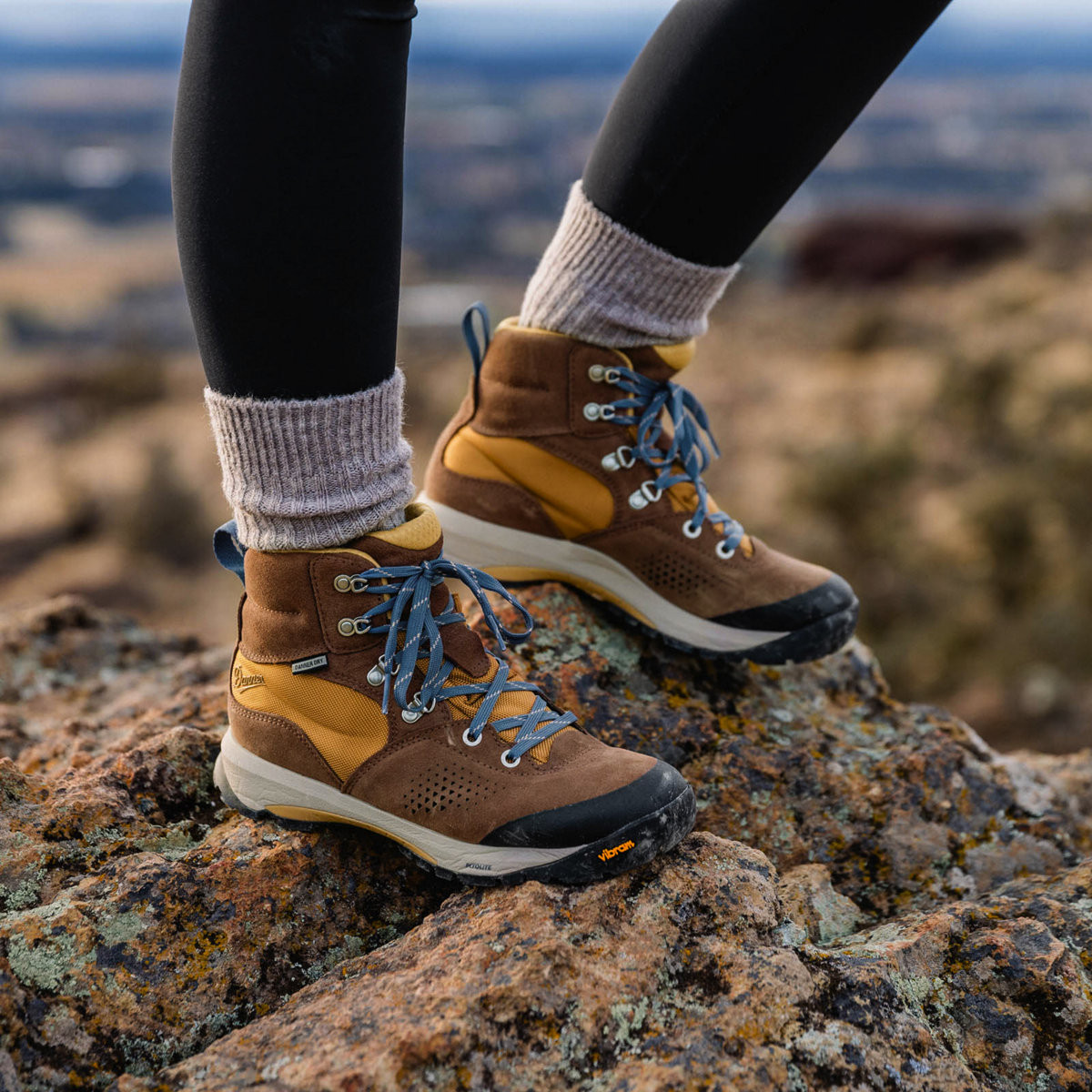 DANNER® INQUIRE MID WOMEN'S PINECONE BROWN/PRAIRIE SAND OUTDOOR