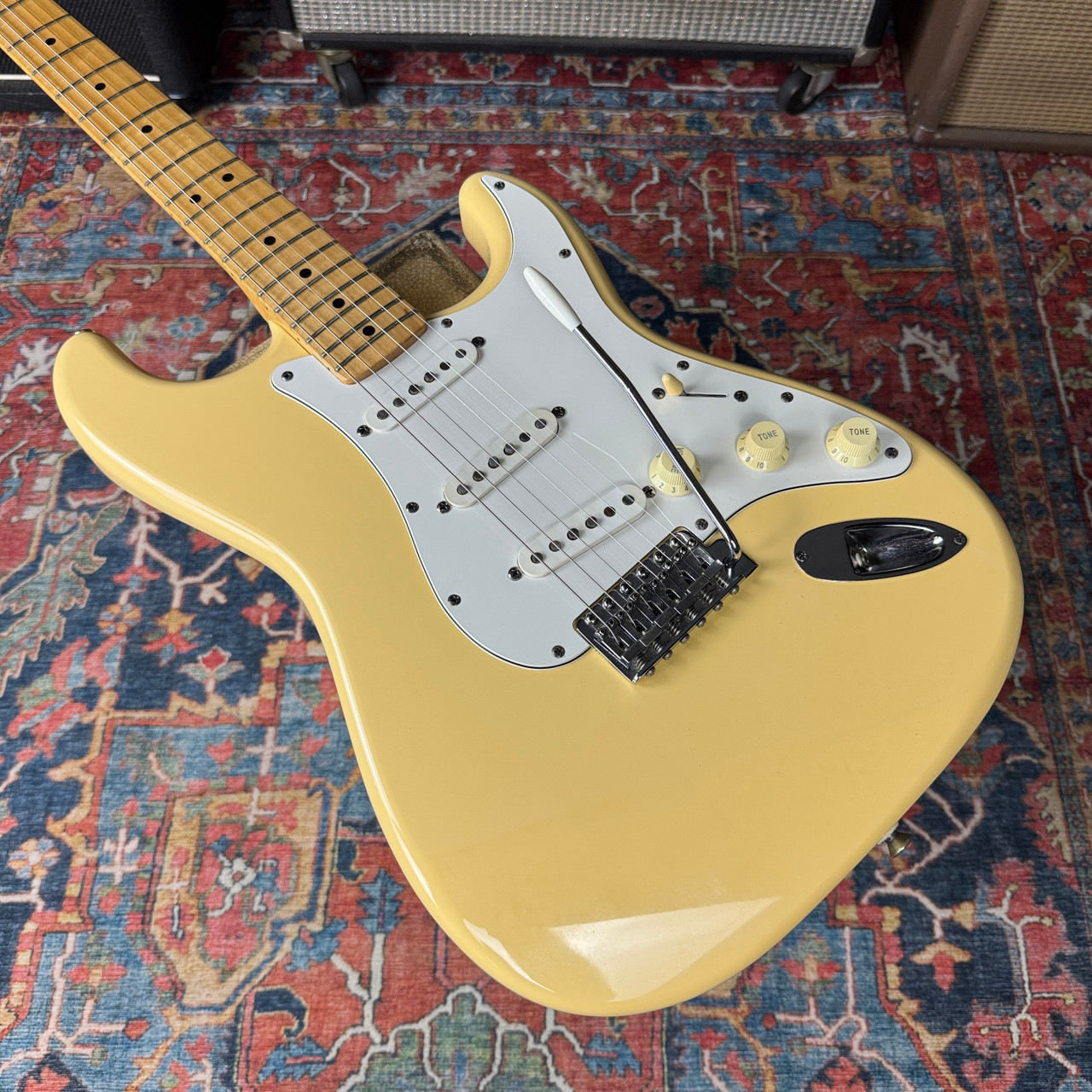 1972 Fender Stratocaster Reissue Model ST72-58US Vintage White 99