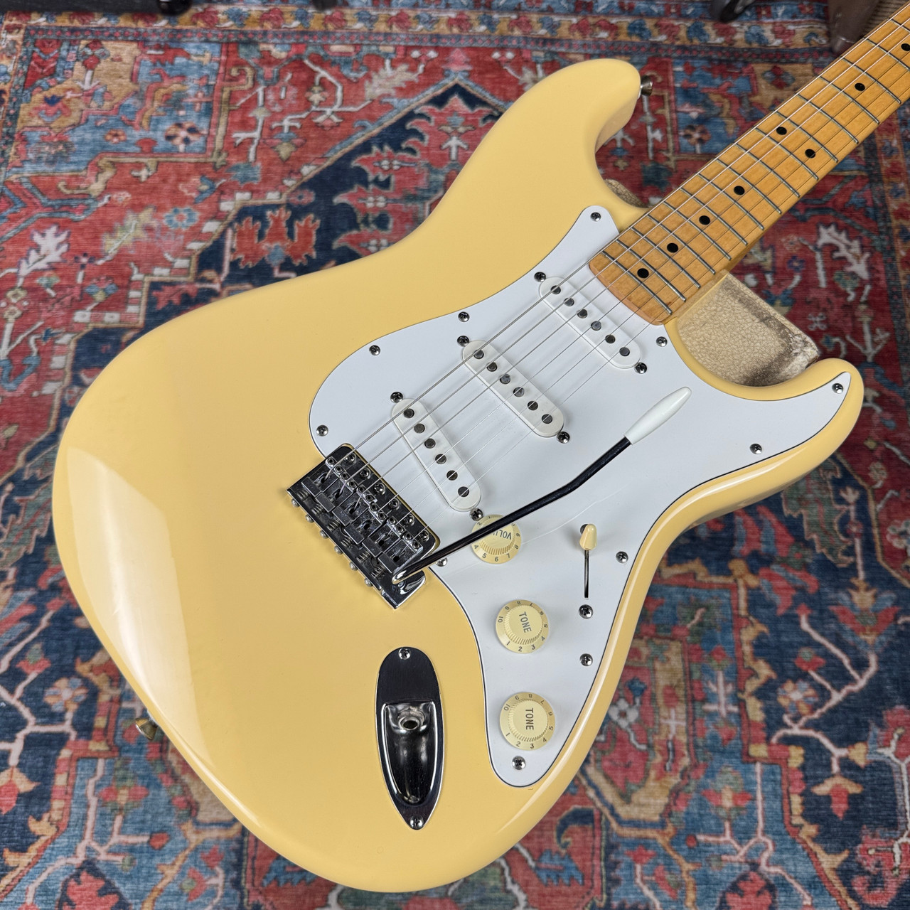 ギター Fender Japan ST72 US Yellow White 1972 Fender Stratocaster Reissue Model ST72-58US Vintage White 99