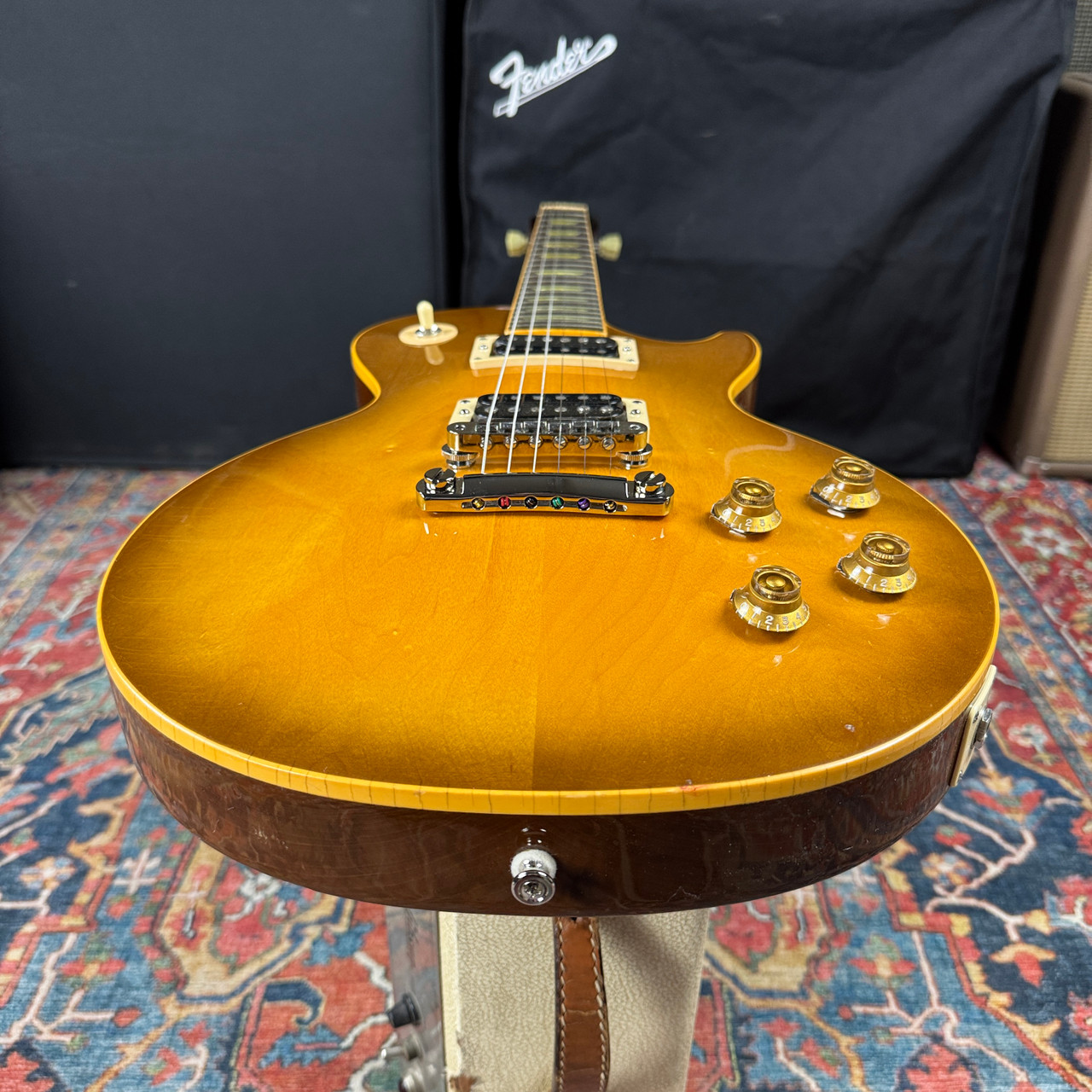 Gibson Les Paul Classic Honeyburst Solid Body - 2006