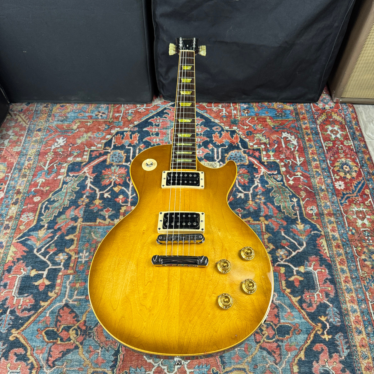 Gibson Les Paul Classic Honeyburst Solid Body - 2006