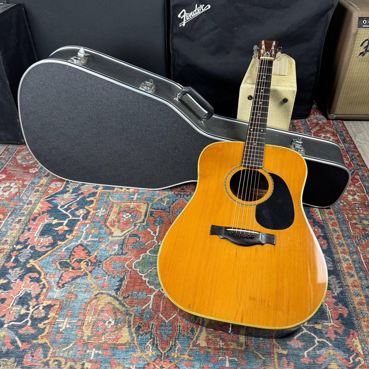 Video* Yamaki Custom Folk No 125 Dreadnought w/Vintage Hard Shell