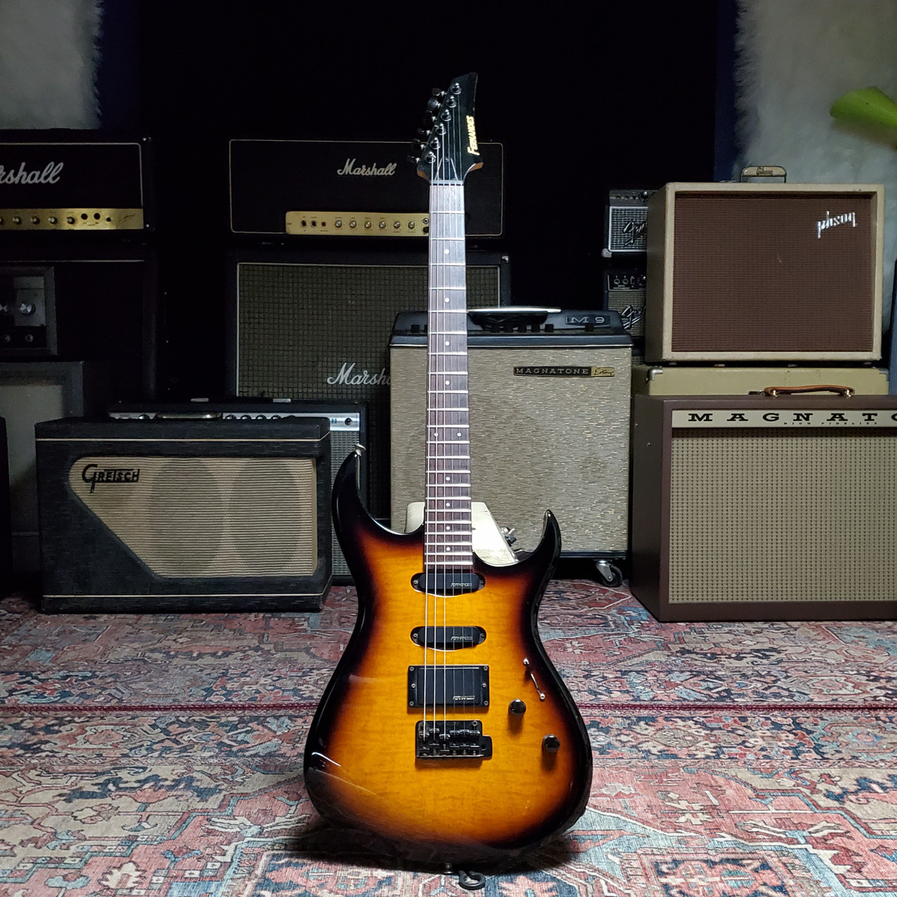 FERNANDES FG series ストラトタイプ　HSS サンバースト FERNANDES ストラトキャスタータイプ ゴールドパーツ仕様 サン