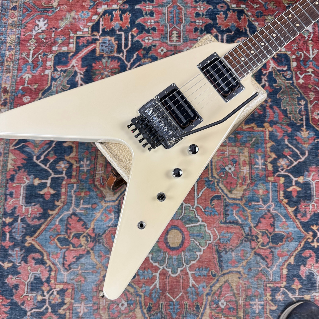 FERNANDES BSV-70 Flying-V 日本製 Fernandes Flying V Model BSV-70 Short Scale Heavy Metal Version - 1985