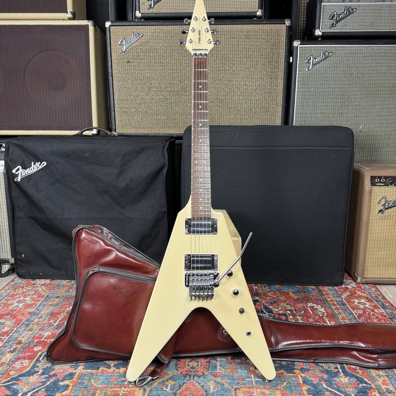 FERNANDES BSV-70 Flying-V 日本製 Fernandes Flying V Model BSV-70 Short Scale Heavy Metal Version - 1985