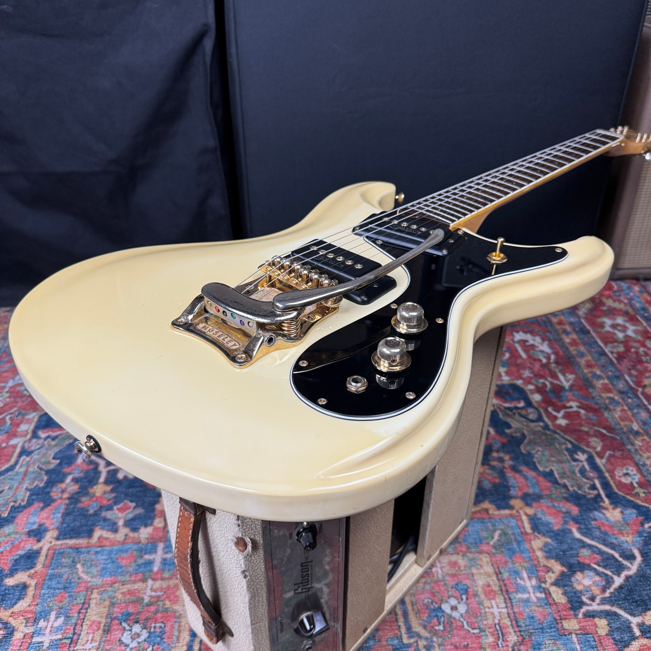 Video* Mosrite Super Custom '65 Gold Hardware 