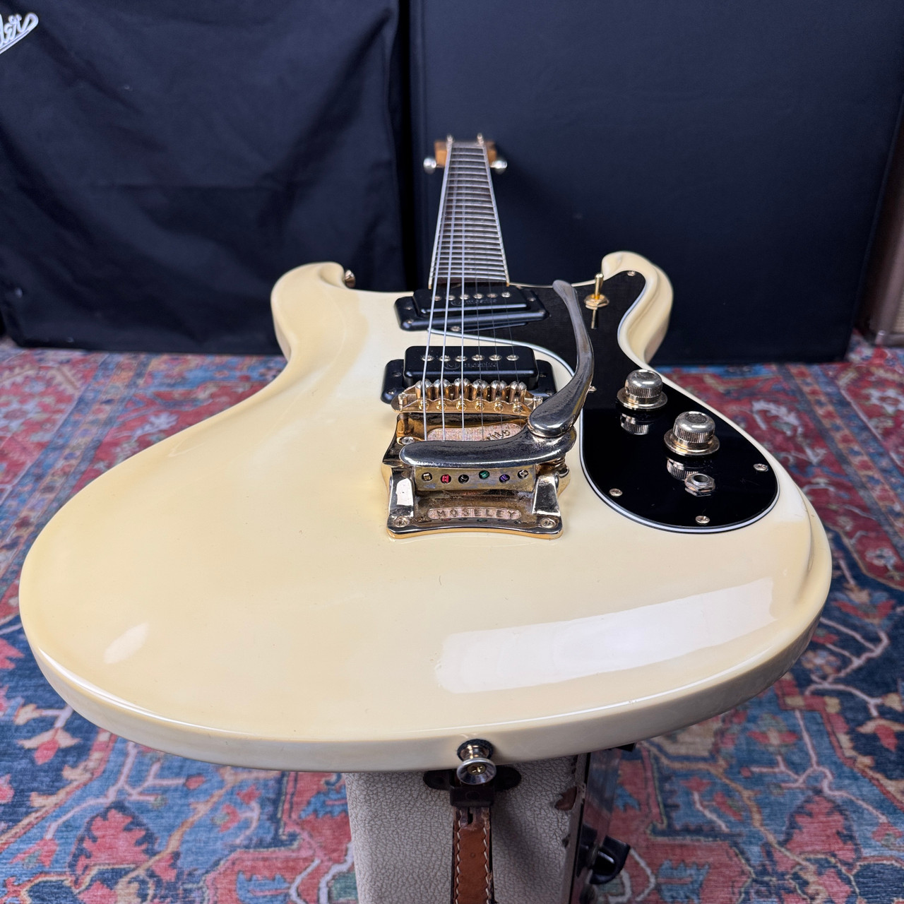 Video* Mosrite Super Custom '65 Gold Hardware 