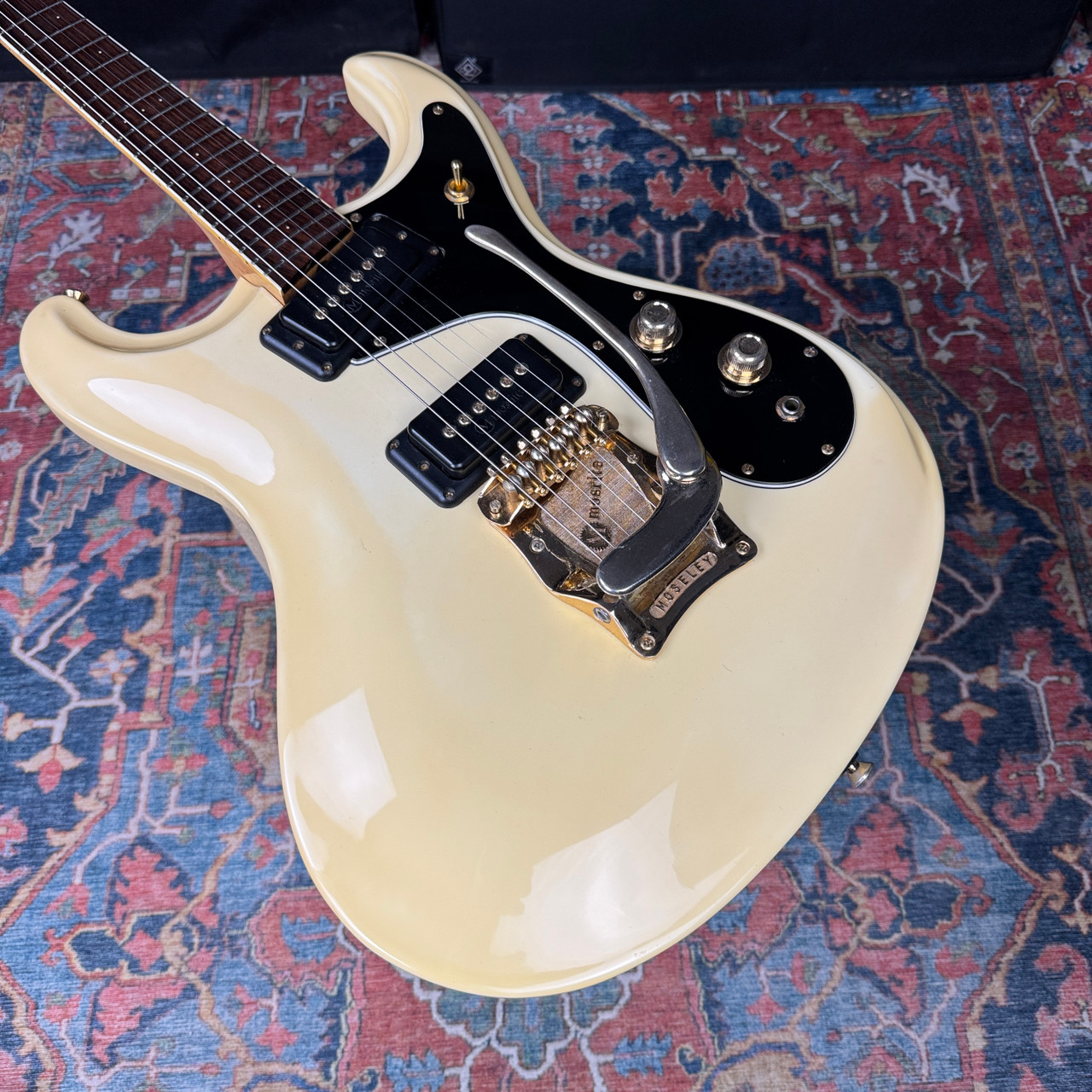 Video* Mosrite Super Custom '65 Gold Hardware 