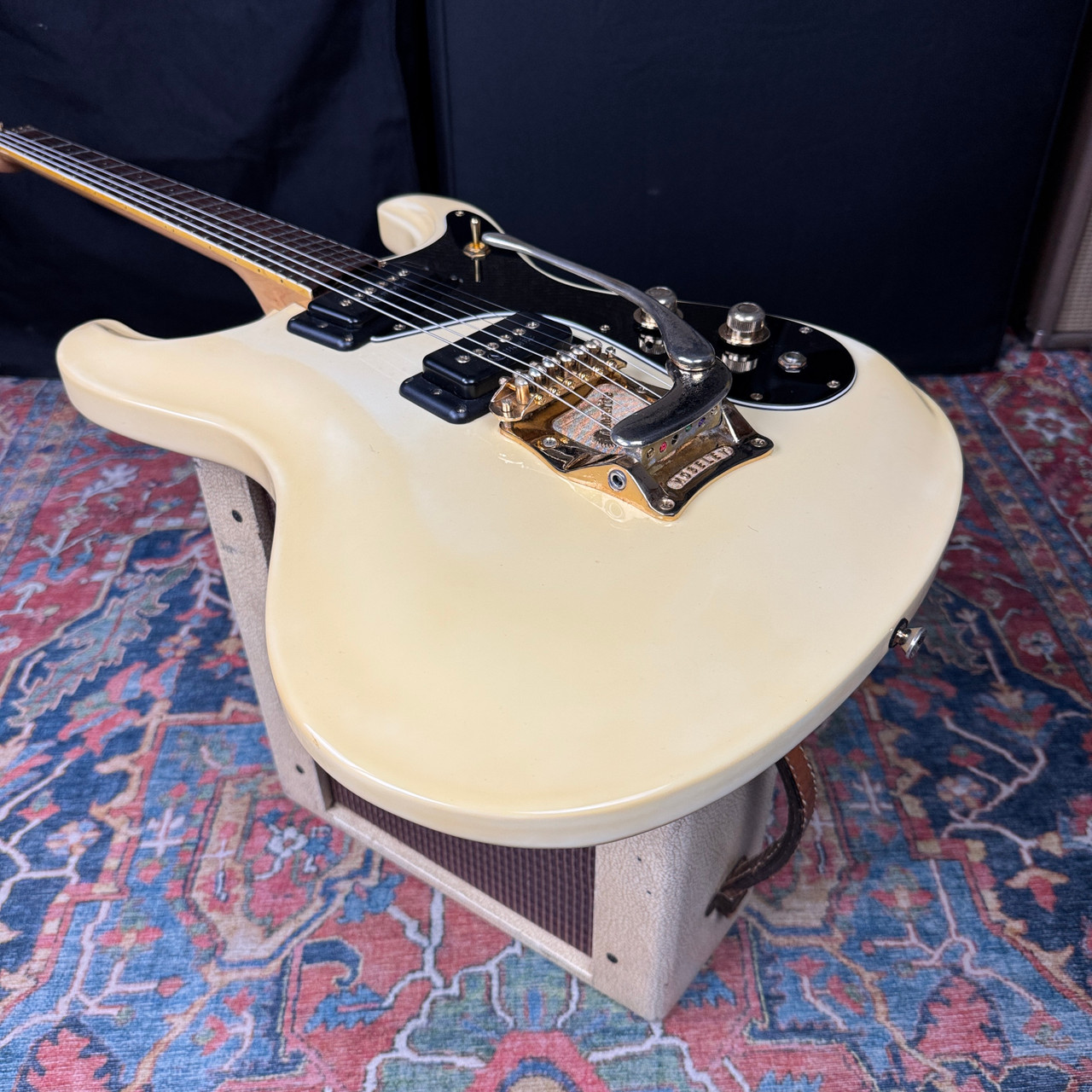 Video* Mosrite Super Custom '65 Gold Hardware 