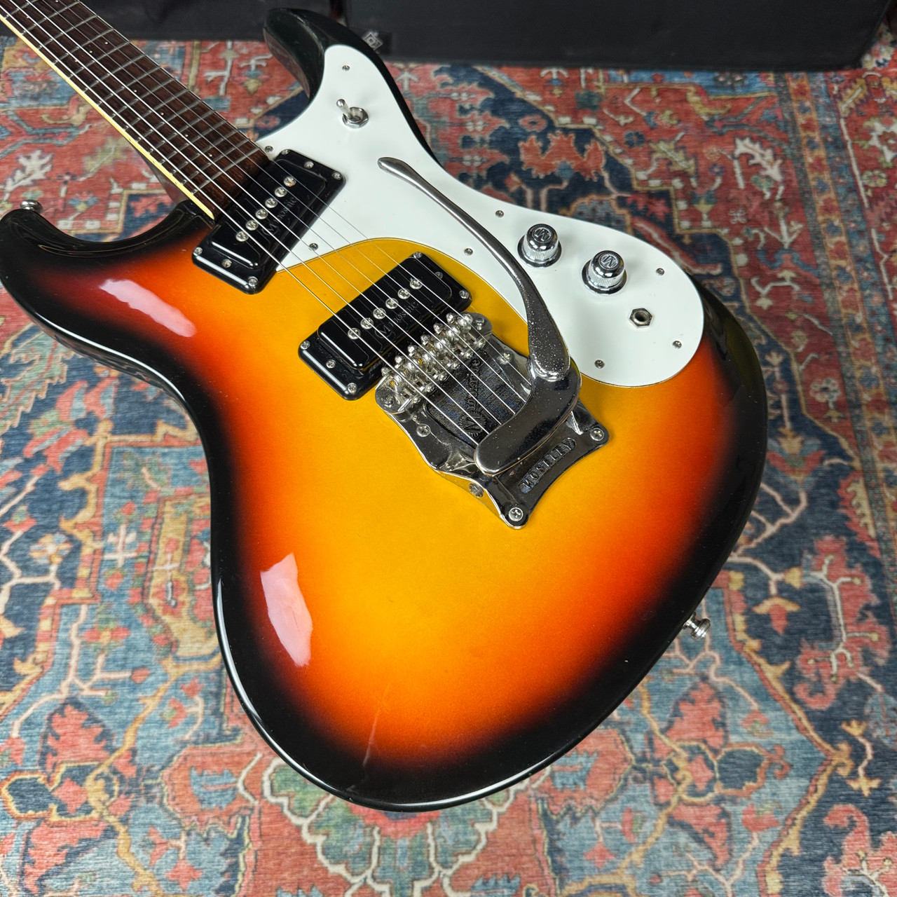 Video* Mosrite Super Excellent '65 MKI Kurukumo 3 Tone Sunburst